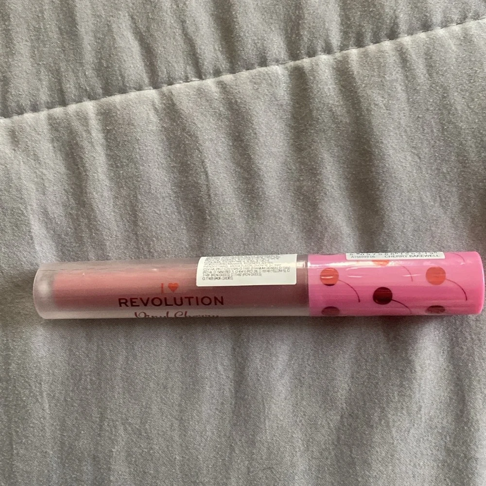 I Heart Revolution Vinyl Cherry Liquid Lipstick (Cherry Bakewell)